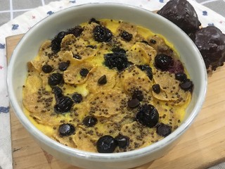 Blueberry egg pudding and traditional Thai desserts.