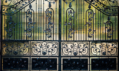 Large double metal gate