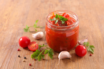 tomato sauce with garlic and herbs
