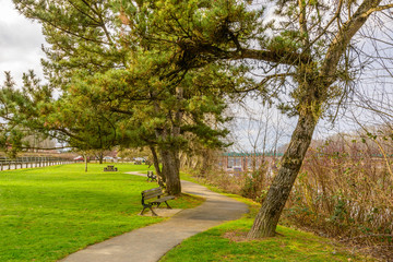 Fort-to-Fort Trail and picnic bench in Fort Langley Marine Park, Vancouver, Canada.