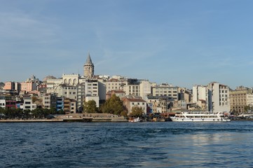 Fototapeta na wymiar View of the Golden horn Bay and Galata tower in Istanbul