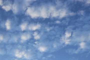 Obraz premium The sky has white clouds floating