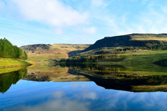 Dovestone Reservoir in the winter sunshine