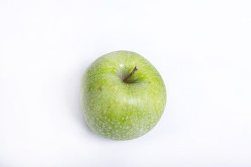 manzanas verdes sobre fondo blanco