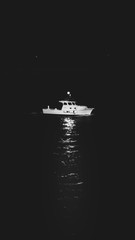 Naklejka premium ship in the sea at night