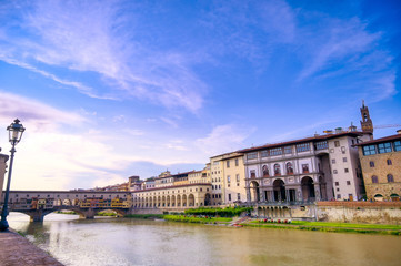 Fototapeta premium A view along the Arno River towards the Ponte Vecchio in Florence, Italy.
