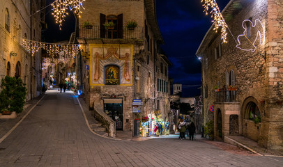 Christmas time in Assisi in the evening. Province of Perugia, Umbria, Italy. - obrazy, fototapety, plakaty