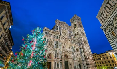 Meubelstickers Florence during Christmas time, with the Cathedral of Santa Maria del Fiore and the Christmas Tree. Tuscany, Italy. © e55evu
