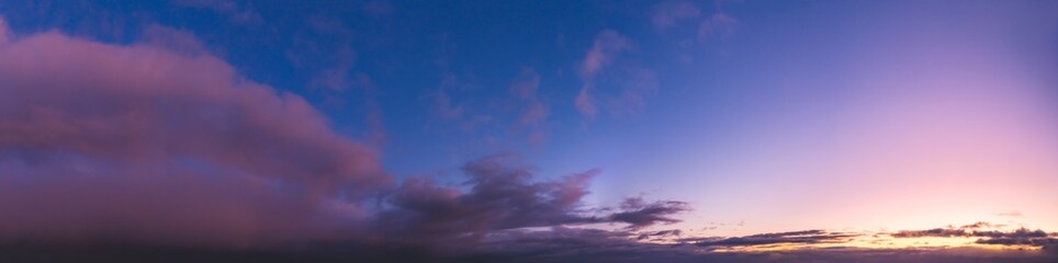 Obraz premium Fantastic clouds at sunrise