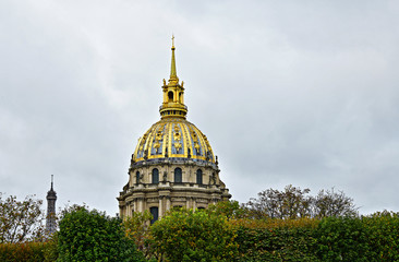 Fototapeta na wymiar The splendid tomb of Napoleon, in Paris