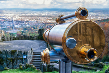 Ein Fernrohr im Bergpark Wilhelmshöhe in Kassel
