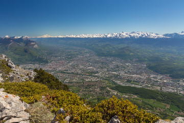 Panorama sur Grenoble et la chaîne de belledonne
