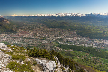 Panorama sur Grenoble et la chaîne de belledonne