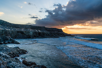 playa al atardecer