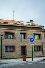 Apartamentos y casas unifamiliares de pueblos.