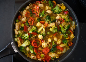 Frische Gem&uuml;sepfanne H&auml;hnchenpfanne Thai H&uuml;hnchen