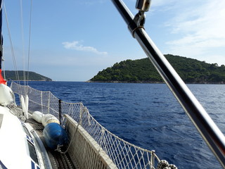 widok z jachtu na morze