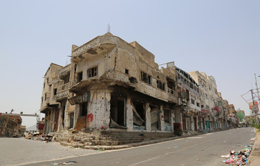 Houses destroyed by war in the Yemeni city of Taiz