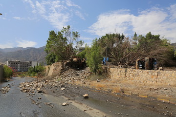 Arab coalition warplanes bombed a Houthi tank that was at Taiz University in Yemen 2016