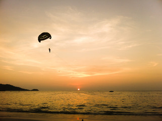 Fototapeta na wymiar parachute over the see 