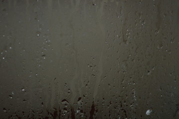 The patterned surface of the bathroom glass with steam