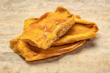 slices of dried mango fruit