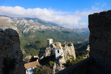 Fototapeta na wymiar View to Castillo de la Alcozaiba with scenic mountain landscape on the background in Castell de Guadalest, Spain