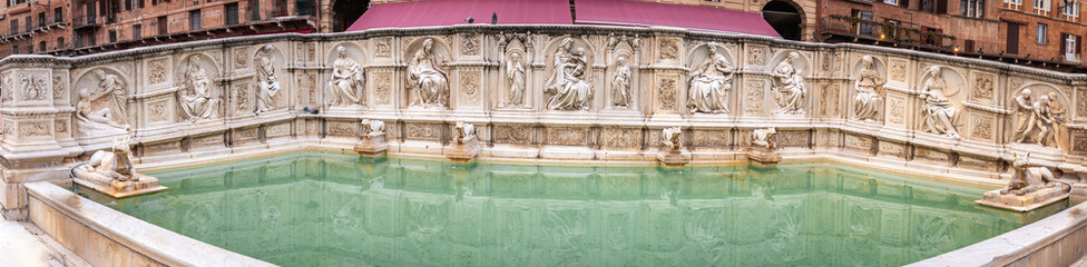 Fototapeta na wymiar Fonte Gaia in Piazza del Campo in the old medieval town Siena in Italy