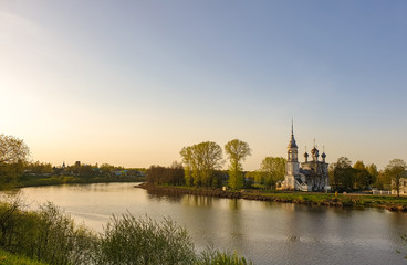 Fototapeta na wymiar Vologda. Beautiful spring day on the river Bank. Church Of The Meeting Of The Lord. 18th century.