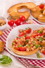 Friselle with tomatoes and chickpeas.