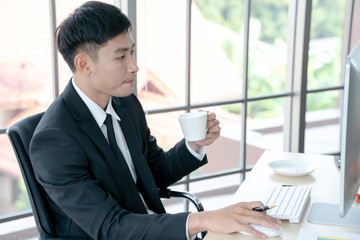 Businessman work smarter, not harder in office