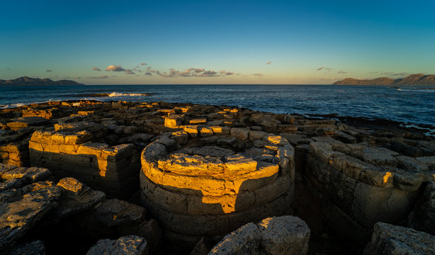 Necropolis am Meer im Norden Mallorcas