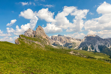 Fototapeta na wymiar Dolomiten, Südtirol, Geisslergruppe, Seceda