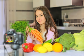 Teenage blogger explains to her followers how to eat healthy. Concept of communication among young people on the importance of healthy eating habits, vitamins and calories.