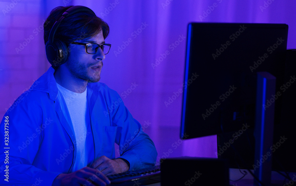 Aufkleber Programmer In Eyeglasses Coding On PC At Home, Low Light