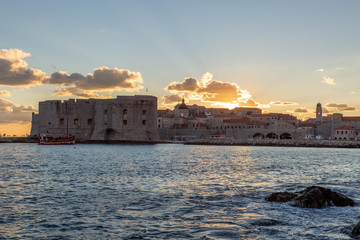 Fototapeta na wymiar Blick auf die Altstadt und Hafen von Dubrovnik