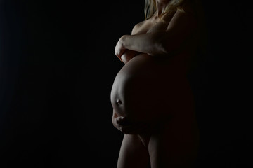 babybauch nackter babybauch werdende mutter schwangerschaft