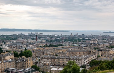 Fototapeta na wymiar Landscape of the Edinburgh city in Scotland in overcast weather