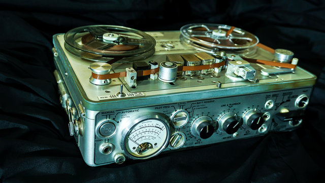 Fototapeta Vintage Reel-to-Reel stereo tape deck recorder