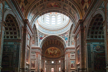 Fototapeta na wymiar The co-cathedral basilica of Sant'Andrea, the largest church in Mantua