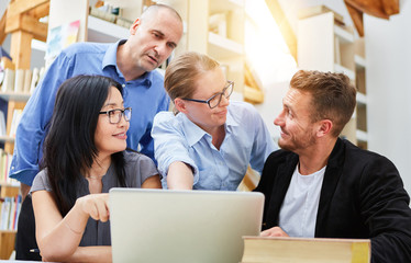 Fototapeta premium Software Entwickler in Business Startup