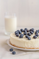 Cremetorte mit Heidelbeeren