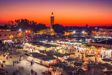 Fotobehang Jamaa el Fna-marktplein met Koutoubia-moskee, Marrakech, Marokko, Noord-Afrika © gatsi
