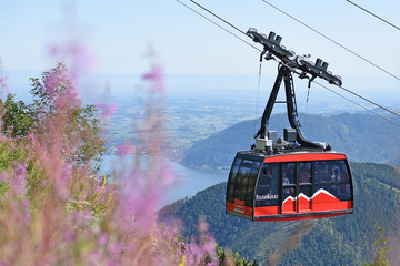 Seilbahn auf den Berg Feuerkogel im Sommer (Ebensee, Salzkammergut, Bezirk Gmunden,...
