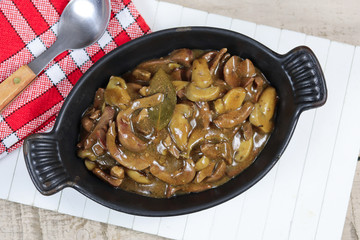rognons de porc sauce au vin et champignons