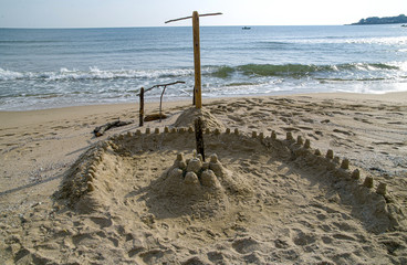 Sandy beach fortress - children's play. A lonely beach at the end of a summer day. - 323946729