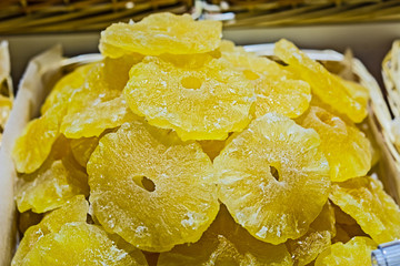 Dried pineapple slices