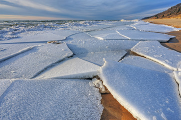  Landscape of winter shoreline of Lake Michigan at sunset, Saugatuck Dunes State Park, Michigan, USA