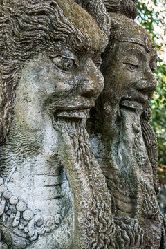 Steinstatuen im Sacred monkey forest, Ubud auf Bali