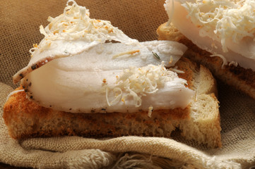 Crostino con lardo e ricotta ft0202_4033 Crostino with lard and ricotta